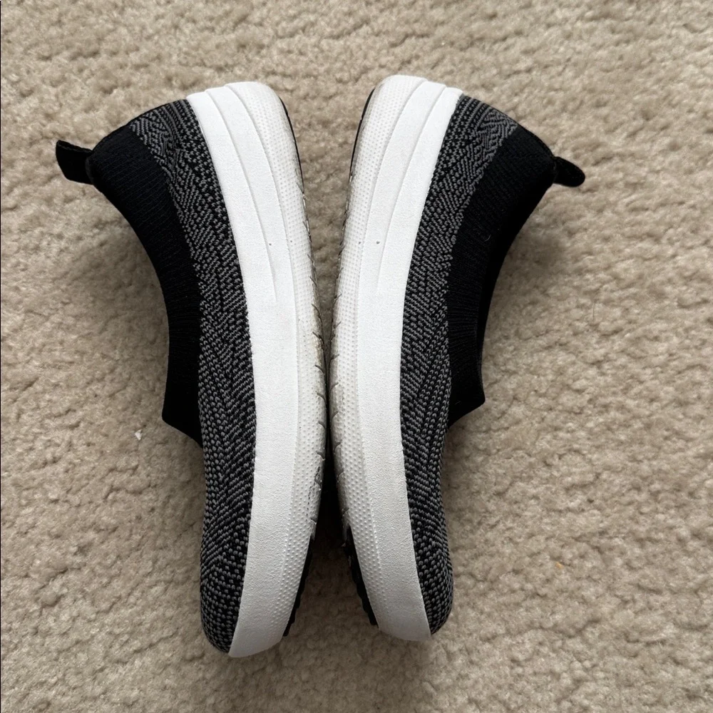 Fitflop Slip-On Knit Sneakers in Black - Size 5 - Picture 4 of 8